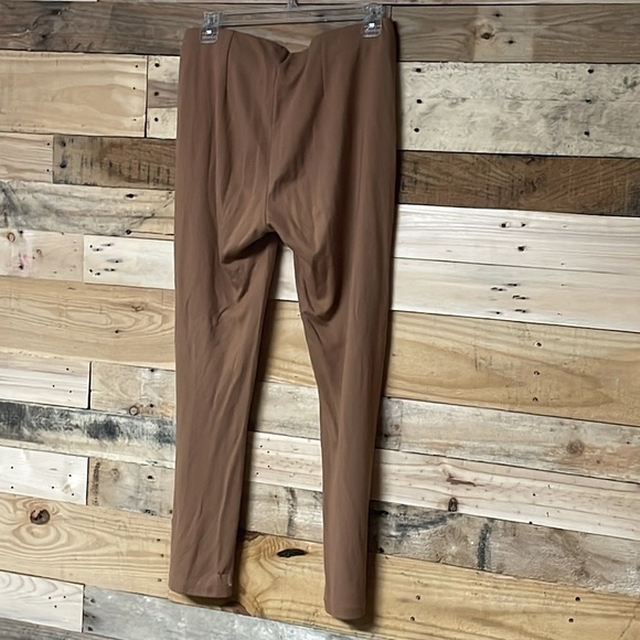 T Tahari size medium brown straight legged pull-on pants - Picture 4 of 6